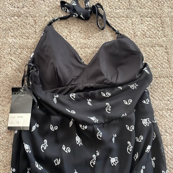 Dress - Picture 6 of 6